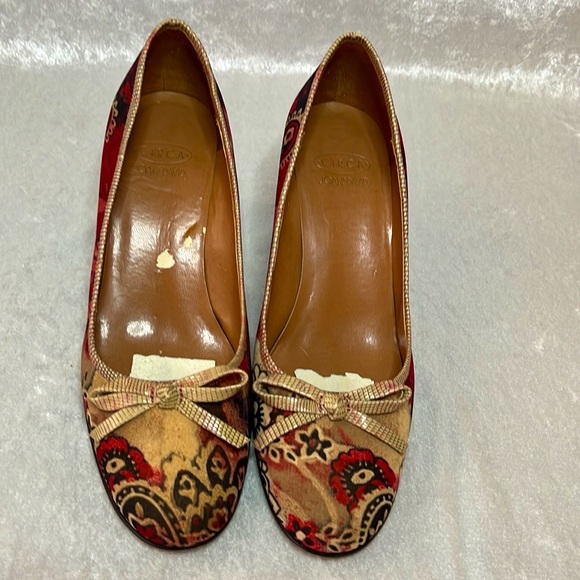 Circa Joan & David Pumps - Picture 2 of 6